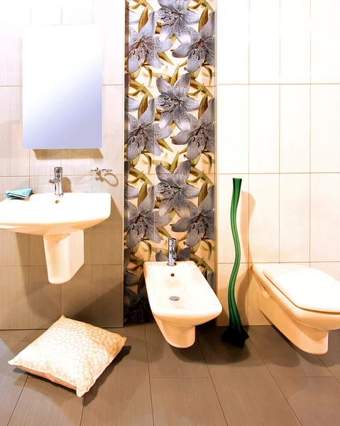 Kwiatowy łazienka — Zdjęcie stockowe