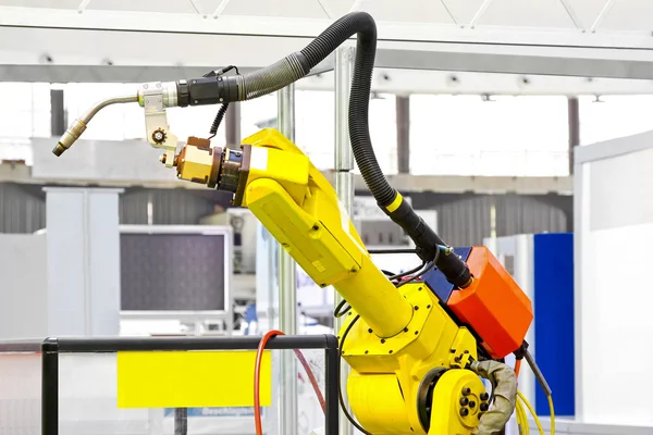 Robotic arm welder — Stock Photo, Image