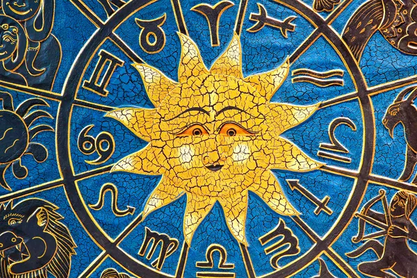 Зодиакальное солнце — стоковое фото