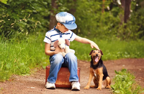 Pojke och hund — Stockfoto
