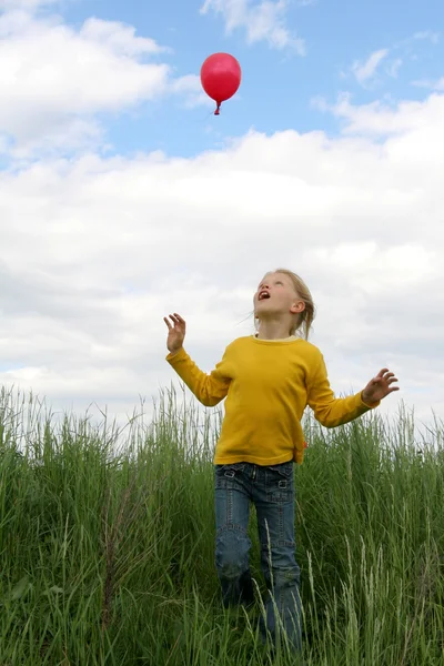 아이 들과 풍선 — 스톡 사진
