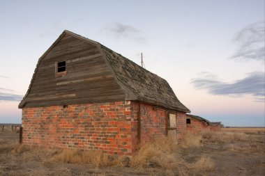 terk edilmiş çiftlik binaları Prairie