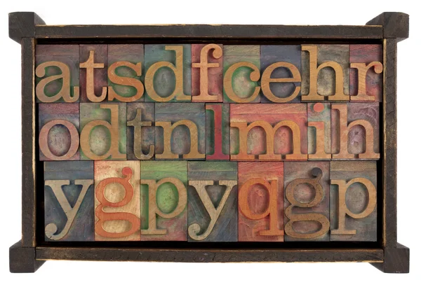 Alfabet in rustieke houten doos — Stockfoto