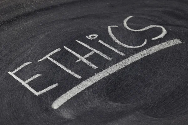 Słowo etyka na tablicy — Zdjęcie stockowe