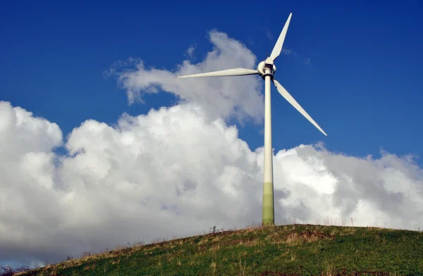 Větrná turbína - alternativní zdroje energie — Stock fotografie