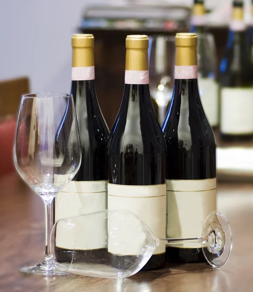 Bottles and glasses — Stock Photo, Image