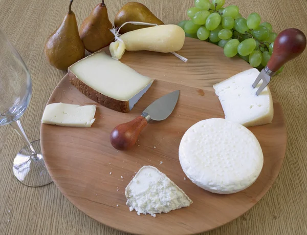 Peynir ve meyve — Stok fotoğraf