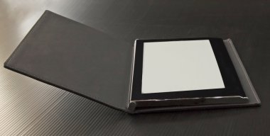 siyah arka plan üzerinde eBook okuyucu