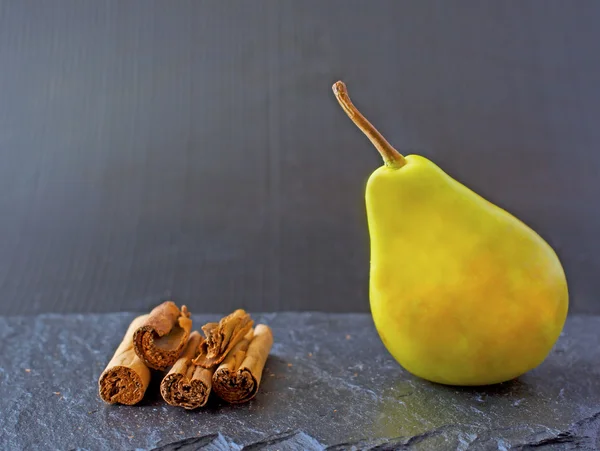 Päron och kanel — Stockfoto
