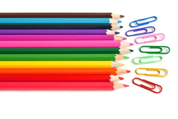 Lápis de cor e clipes de papel, artigos de escritório — Fotografia de Stock