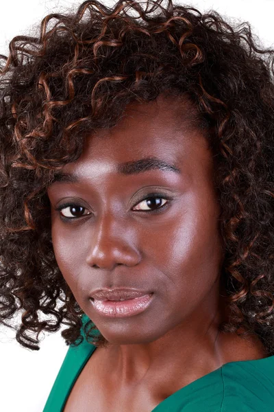 Retrato de cerca de una atractiva mujer afroamericana —  Fotos de Stock