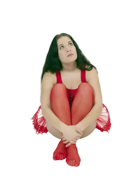 Junge Frau in rotem Tanzkostüm schaut auf — Stockfoto