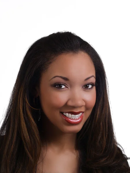 Retrato jovem mulher negra ortodontista aparelhos — Fotografia de Stock