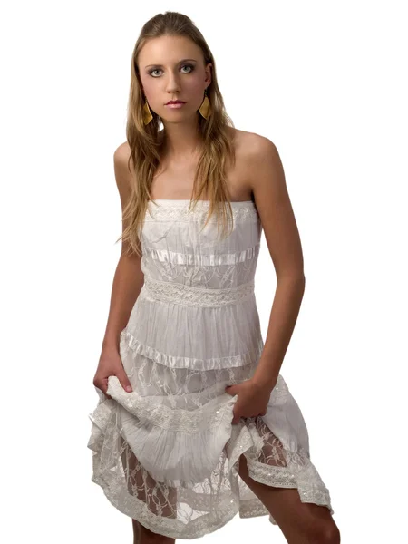 Fiatal szőke nő fehér ruhában — Stock Fotó