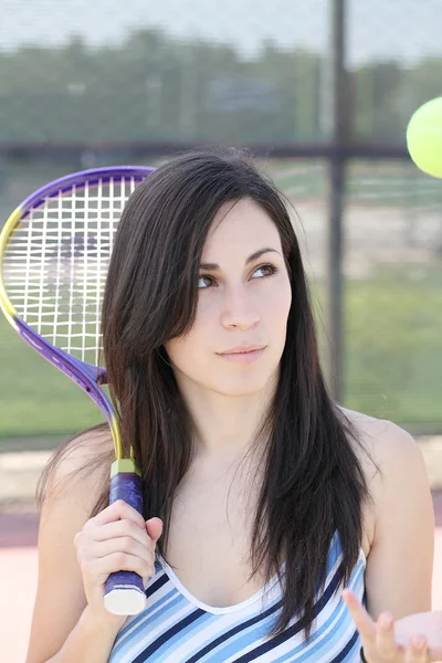 Young hispanic teen girl tennis racket and ball — Stock Photo, Image