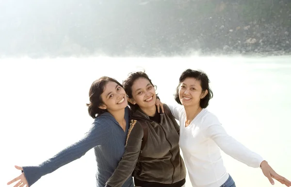 Three happy asian sisters — Stock Photo, Image