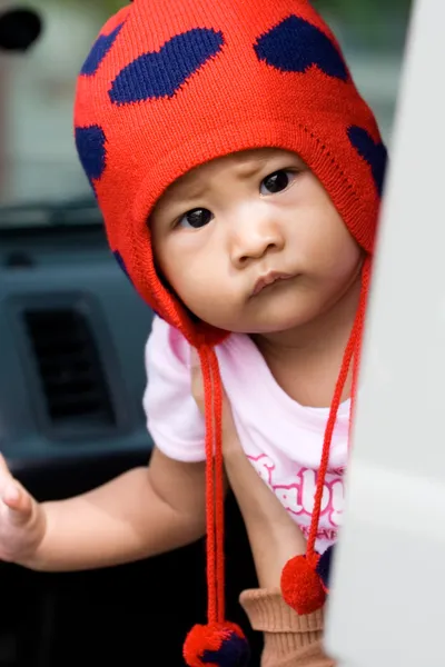 호기심 얼굴로 귀여운 아기 — 스톡 사진