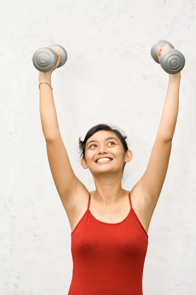 Jonge vrouw fitnesstraining — Stockfoto