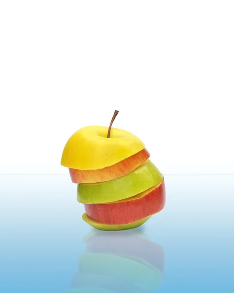 Äpfel in Scheiben geschnitten — Stockfoto