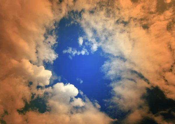 Dunkler launischer Himmel — Stockfoto