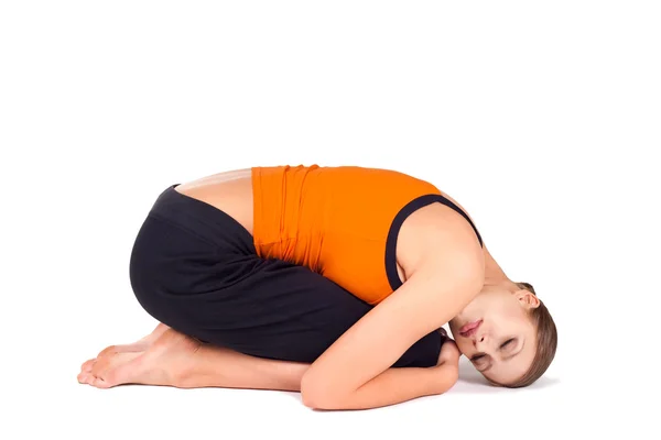 Rahatlatıcı egzersiz yoga yaparken kadın — Stok fotoğraf