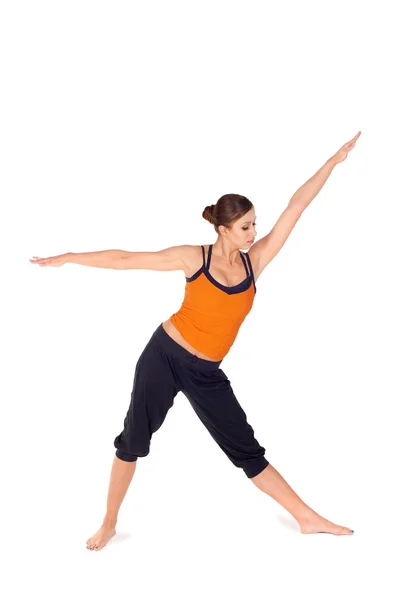 Přizpůsobit atraktivní žena cvičí jógu — Stock fotografie