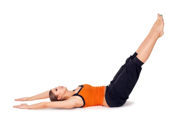 Donna che pratica esercizio di Yoga — Foto Stock
