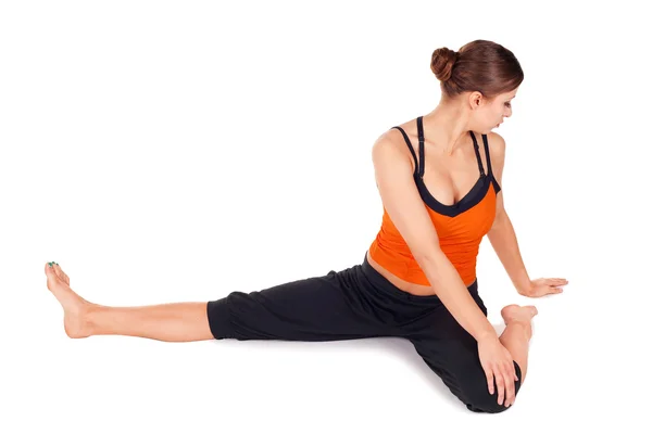 Vrouw praktizerende yoga asana — Stockfoto