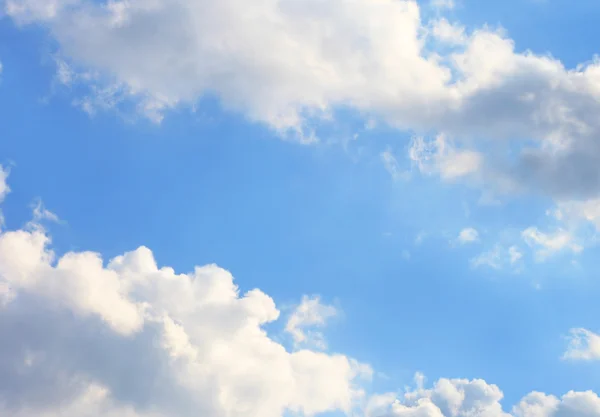 Yaz parlak mavi gökyüzü — Stok fotoğraf