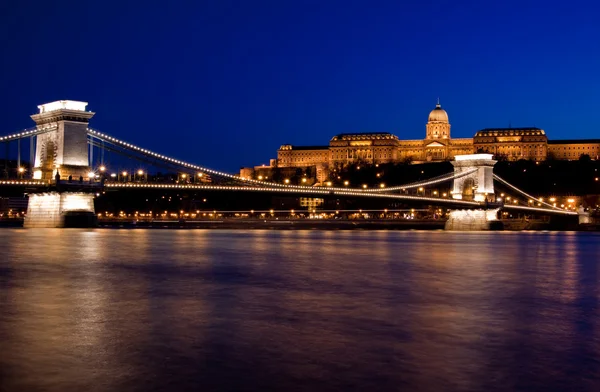 Nachtbeleuchtung in Budapest — Stockfoto