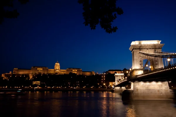 布达佩斯的夜灯 — 图库照片