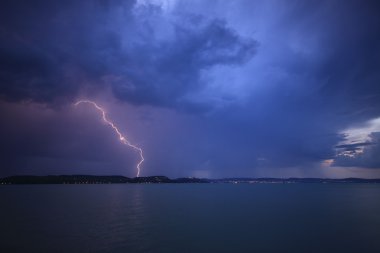 balaton Gölü-Macaristan'ın üzerinde fırtına