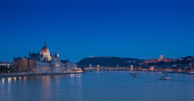 Budapeşte-Macaristan 'da gece ışıkları