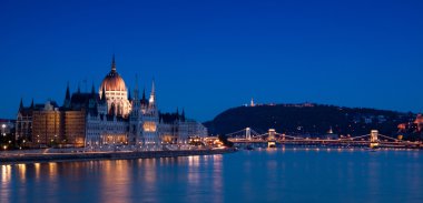 Budapeşte-Macaristan 'da gece ışıkları