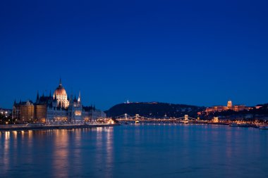 Budapeşte-Macaristan 'da gece ışıkları