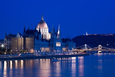 Budapeşte-Macaristan 'da gece ışıkları