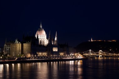 Budapeşte-Macaristan 'da gece ışıkları