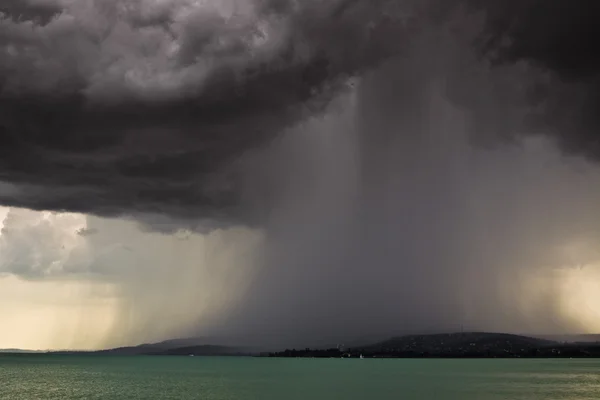 バラトン湖ハンガリー以上嵐 — ストック写真