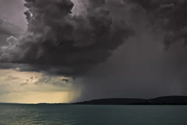 Bouře nad jezero balaton-Maďarsko — Stock fotografie