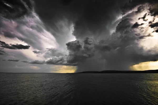 호수 balaton 헝가리에 폭풍 — 스톡 사진