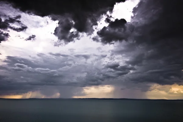 호수 balaton 헝가리에 폭풍 — 스톡 사진