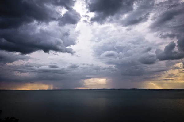 Θύελλα πέρα από τη λίμνη Μπάλατον-Ουγγαρία — Φωτογραφία Αρχείου