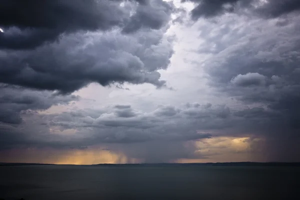 Tempestade sobre o lago Balaton-Hungria — Fotografia de Stock