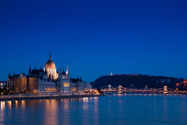 Νυχτερινά φώτα σε Βουδαπέστη-Ουγγαρία — Φωτογραφία Αρχείου