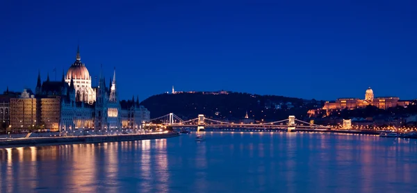 Nattljus i Budapest-Ungern — Stockfoto