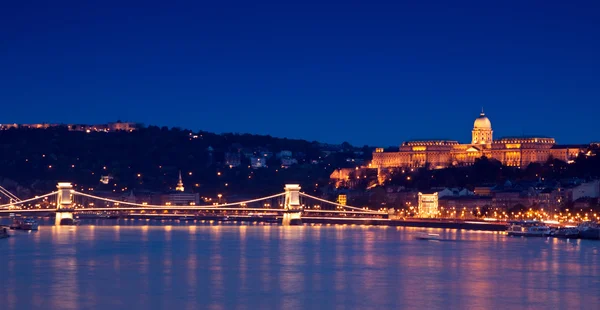 Luzes noturnas em Budapeste-Hungria — Fotografia de Stock
