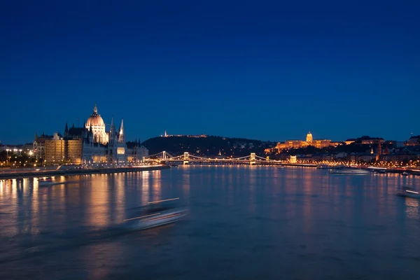 Noční světla v Budapešti-Uhersku — Stock fotografie