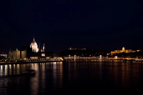 Noční světla v Budapešti-Uhersku — Stock fotografie