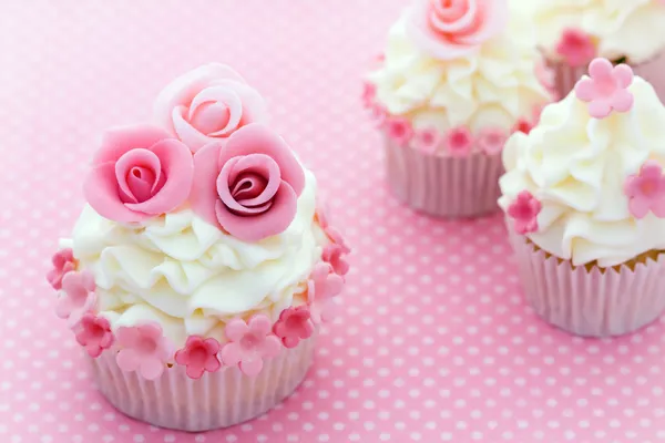 Cupcakes de rosa —  Fotos de Stock