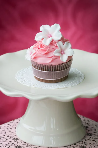 Pink cupcake — Stock Photo, Image